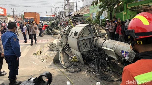 Kecelakaan Truk di Bekasi Tewaskan 10 Orang, Puluhan Luka-Luka